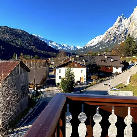 Ampezzano Con Ampia Balconata *