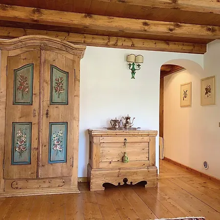 Appartement Ampezzano Con Ampia Balconata *