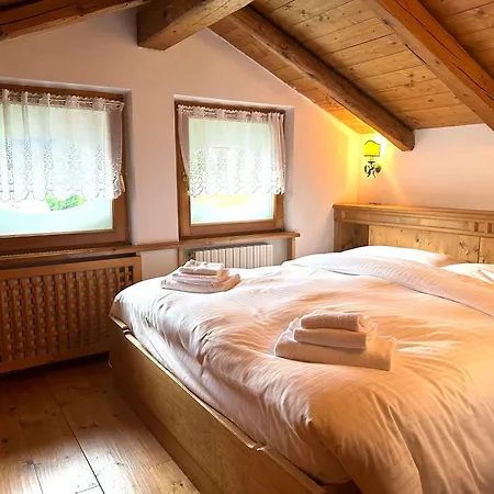 Appartement Ampezzano Con Ampia Balconata